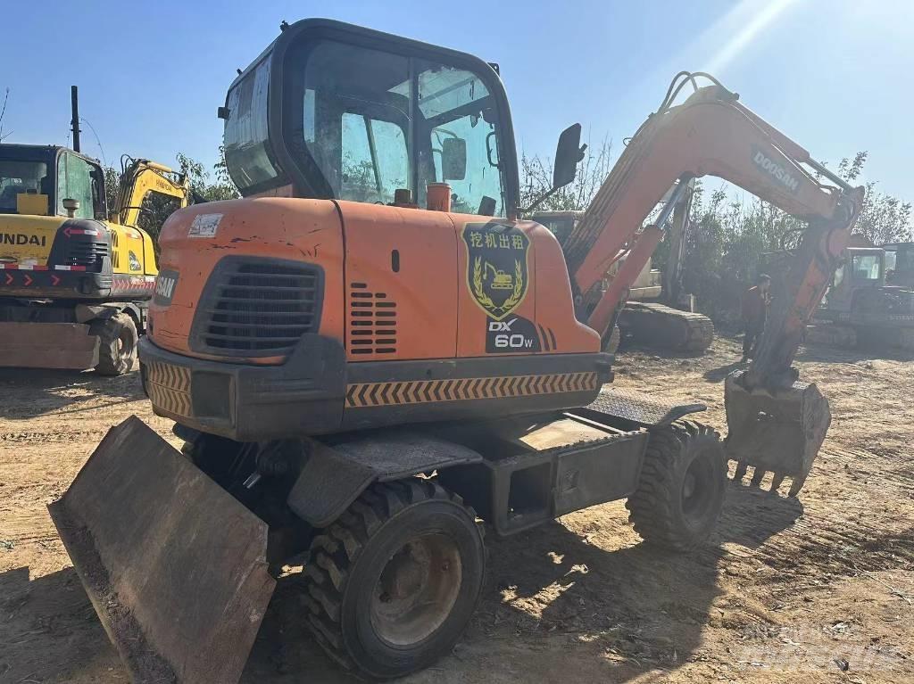 Doosan DX60W Mini ekskavatörler, 7 tona dek