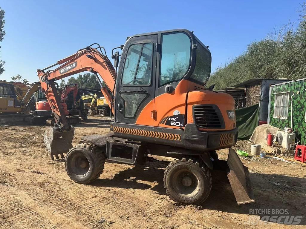 Doosan DX60W Mini ekskavatörler, 7 tona dek