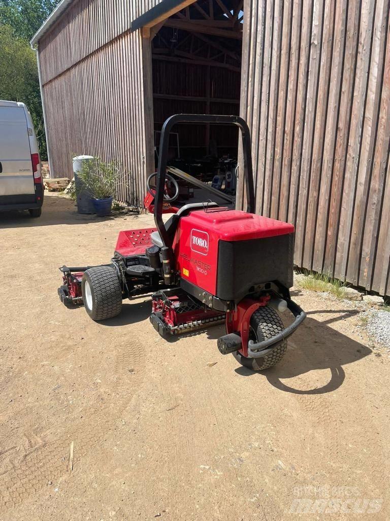 Toro 3100-D Pürüzlü arazi, kırpma ve çevresel çim biçme makineleri