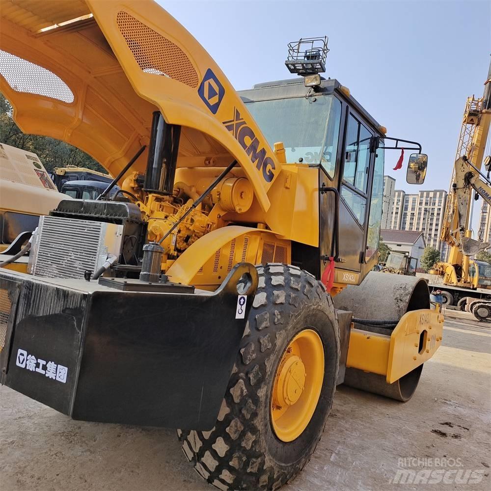 XCMG XS 143 Tek tamburlu silindirler