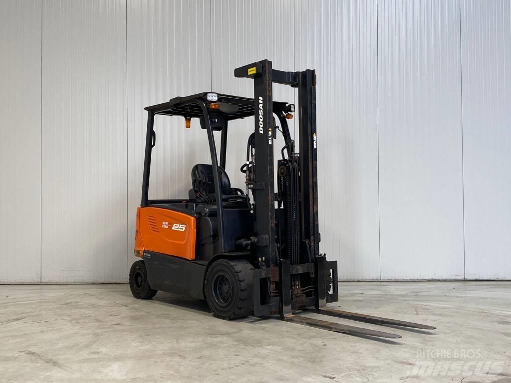 Doosan B25X-7 Elektrikli forkliftler