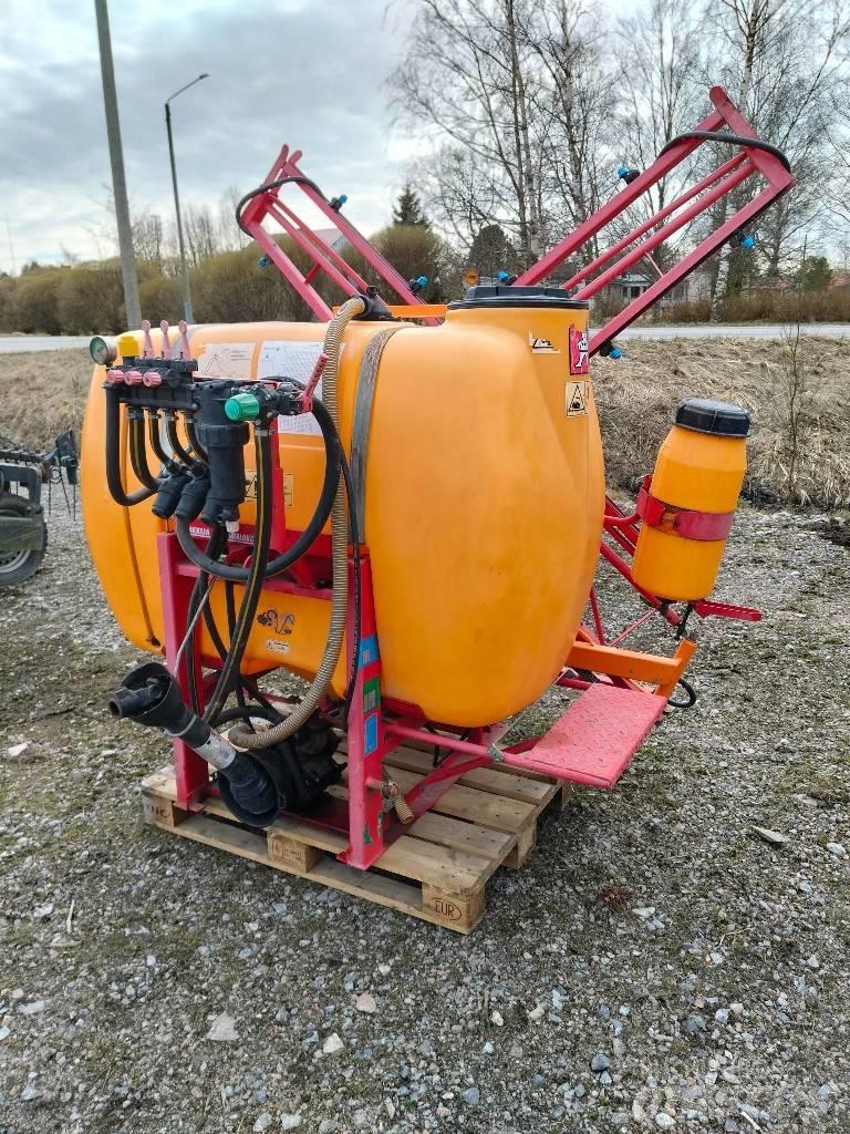 Junkkari 900 / 12 Monte edilebilir pülverizatörler