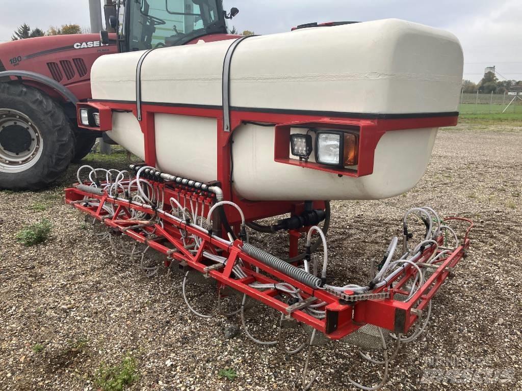  Agrovo 3000 liter Monte edilebilir pülverizatörler