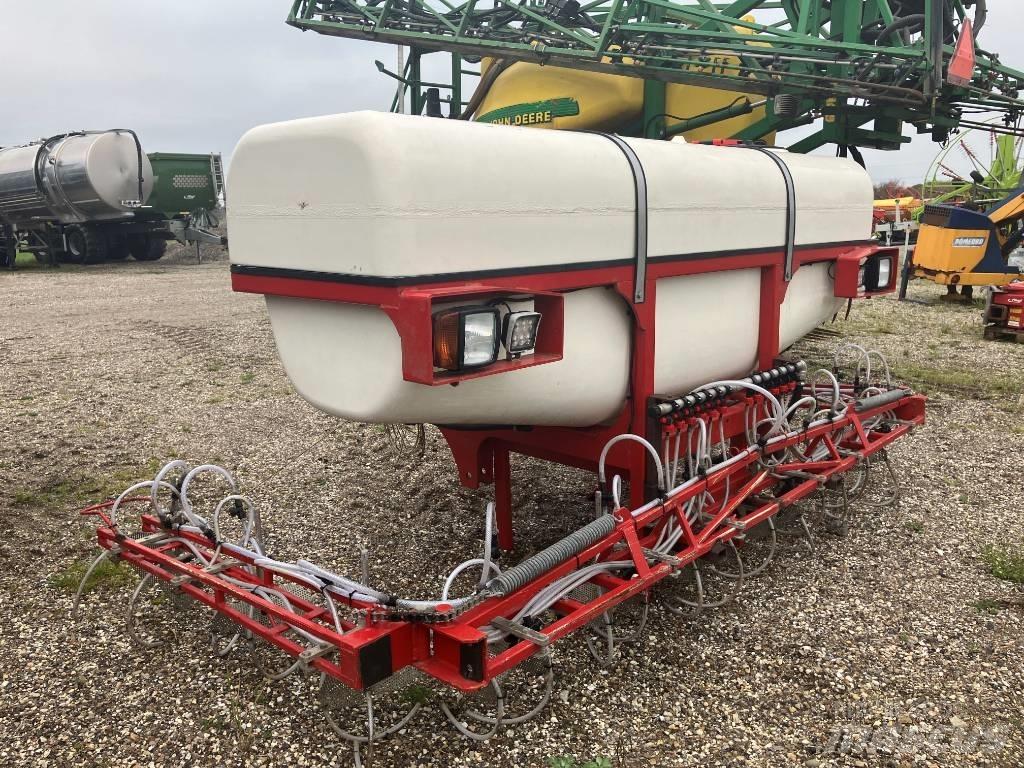  Agrovo 3000 liter Monte edilebilir pülverizatörler