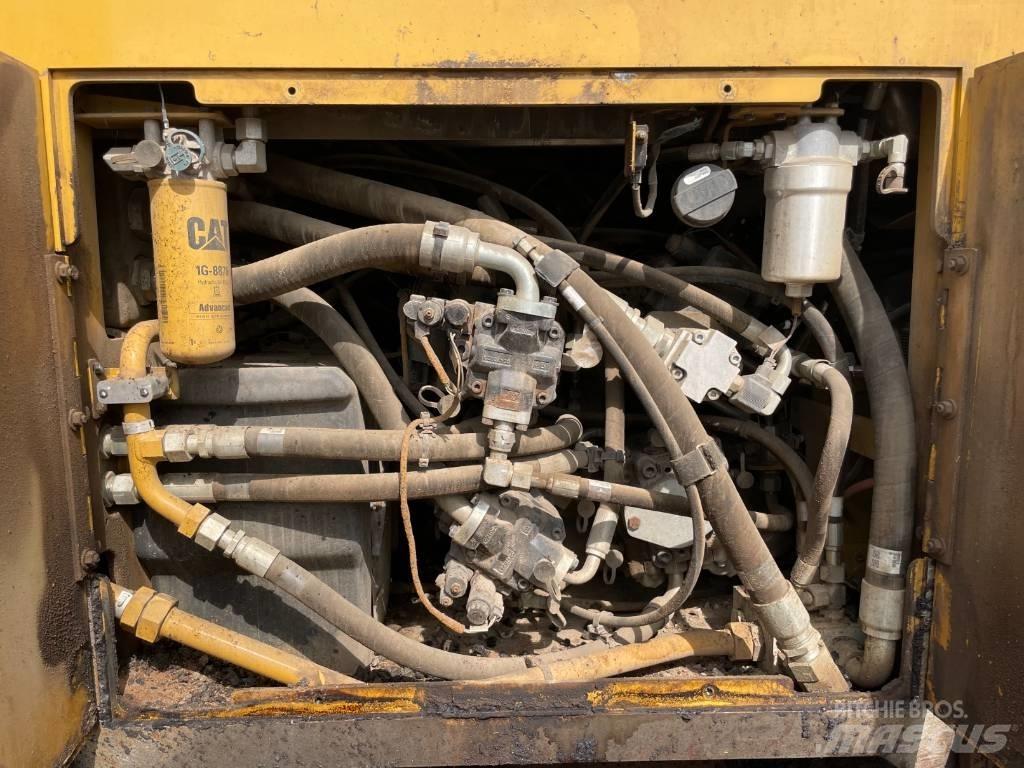 CAT AP555F Asfalt sericiler
