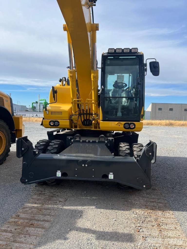 Komatsu PW 180 Lastik tekerli ekskavatörler