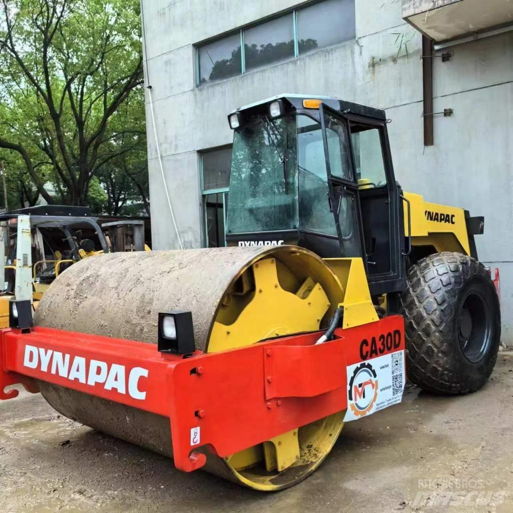 Dynapac CA30D Tek tamburlu silindirler