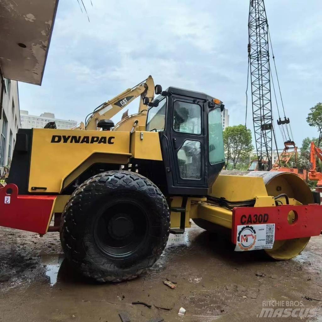 Dynapac CA30D Tek tamburlu silindirler