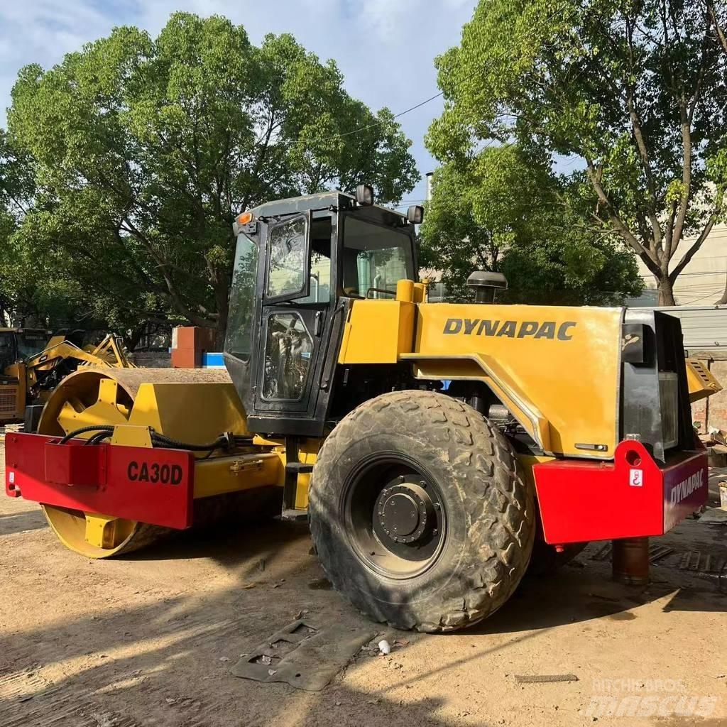 Dynapac CA30D Tek tamburlu silindirler