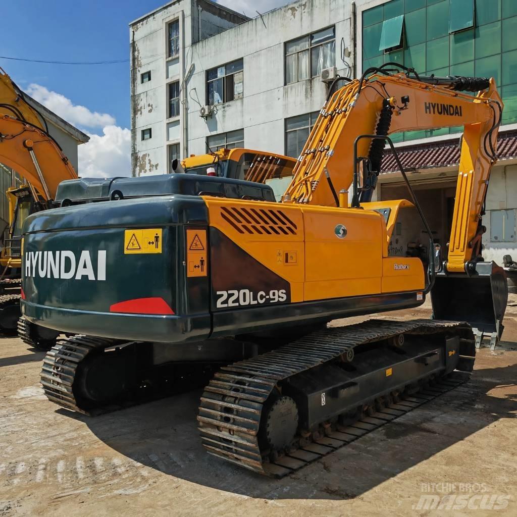 Hyundai R220LC-9S Paletli ekskavatörler