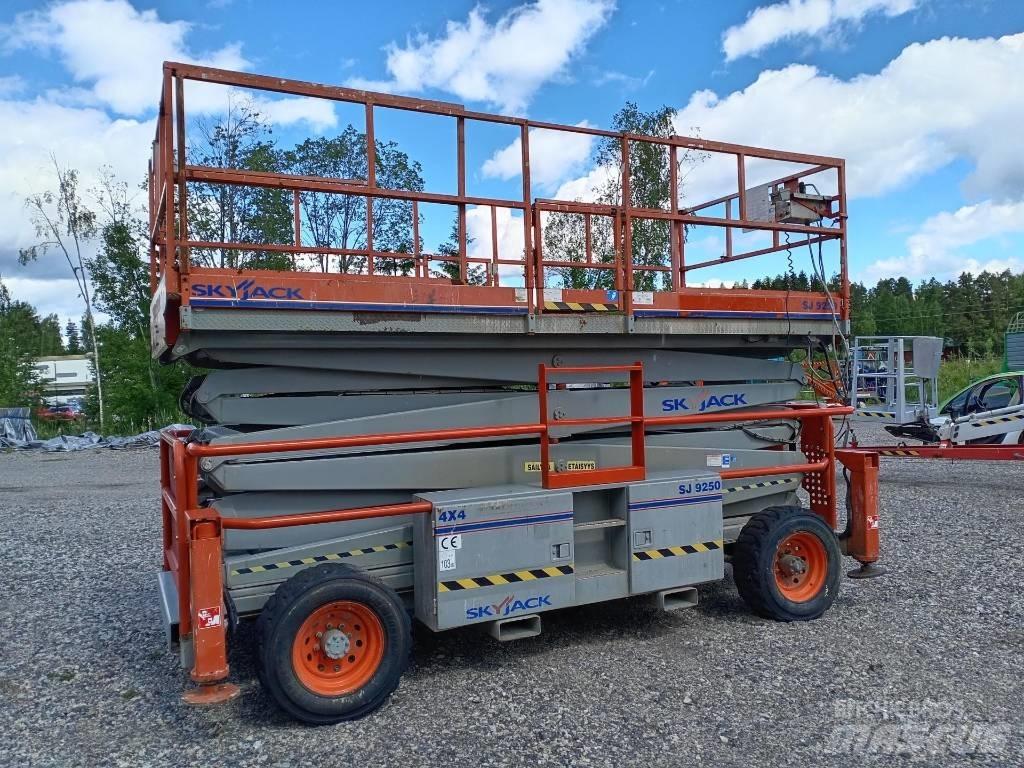 SkyJack SJ 9250 Makasli platformlar
