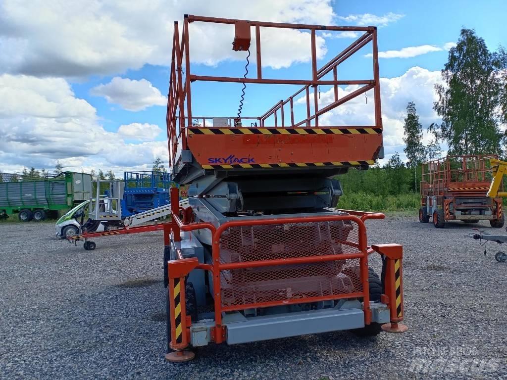 SkyJack SJ 9250 Makasli platformlar
