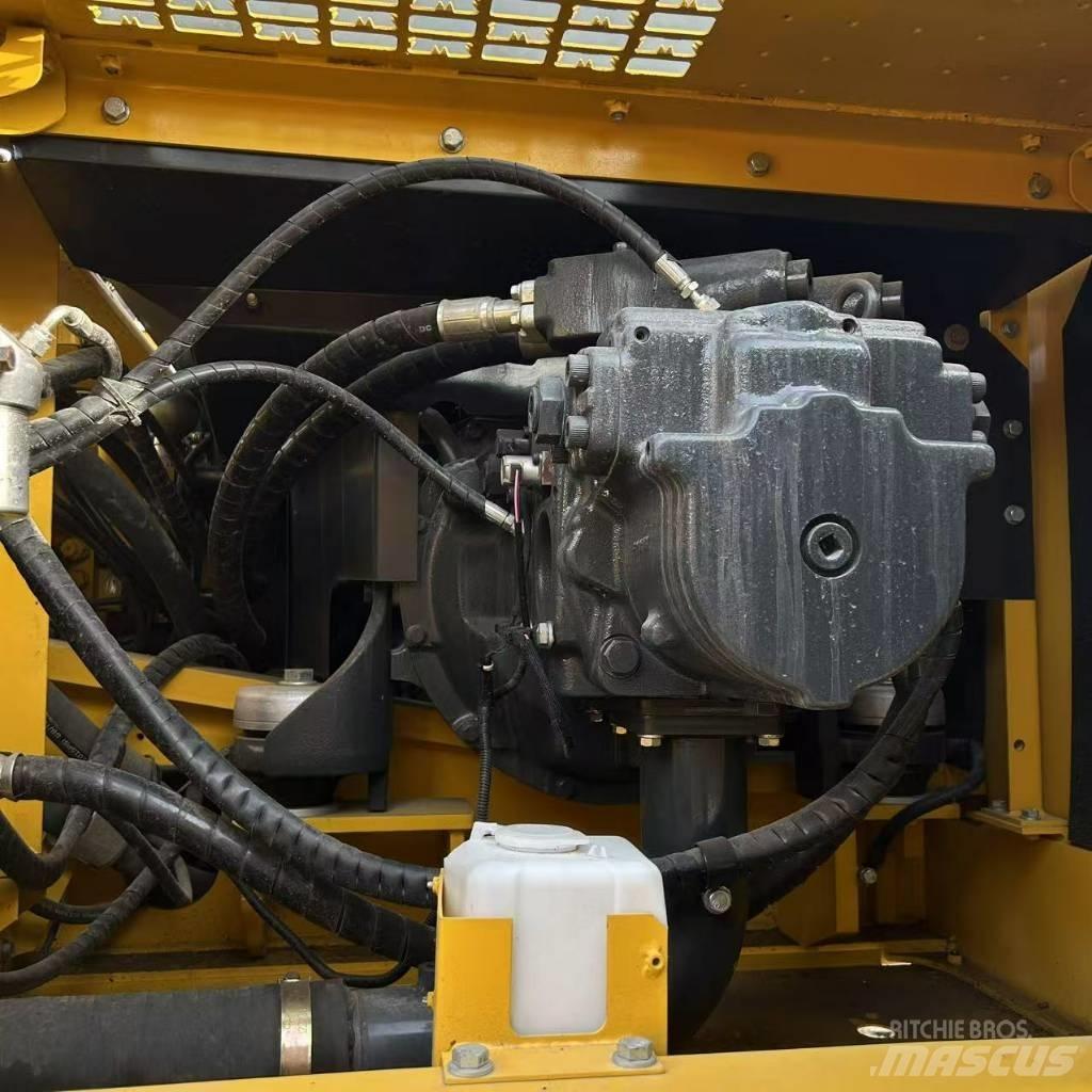 Komatsu 450 Paletli ekskavatörler