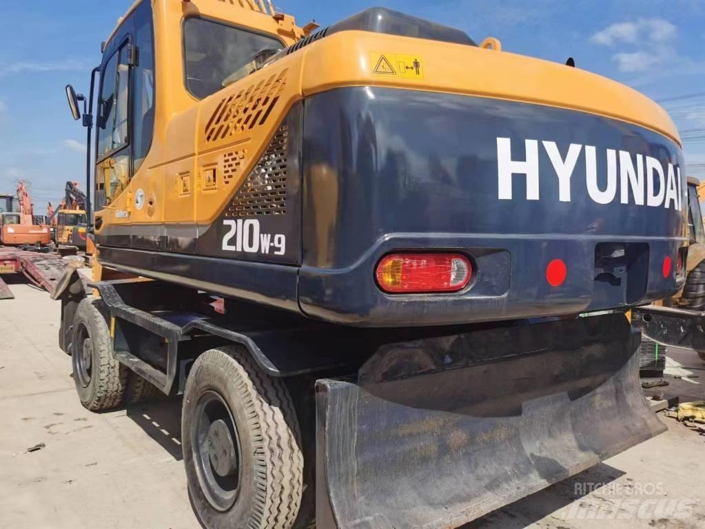 Hyundai R210W-9 Lastik tekerli ekskavatörler