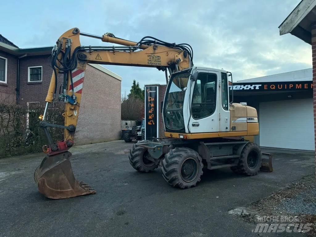 Liebherr A312 Lastik tekerli ekskavatörler