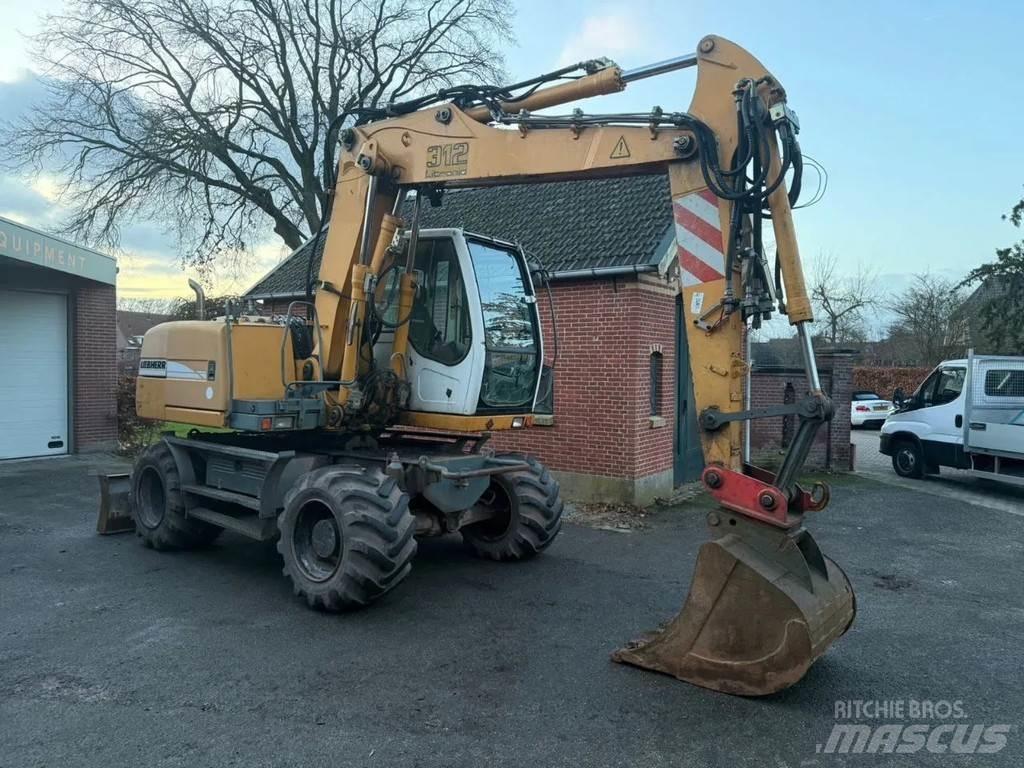Liebherr A312 Lastik tekerli ekskavatörler