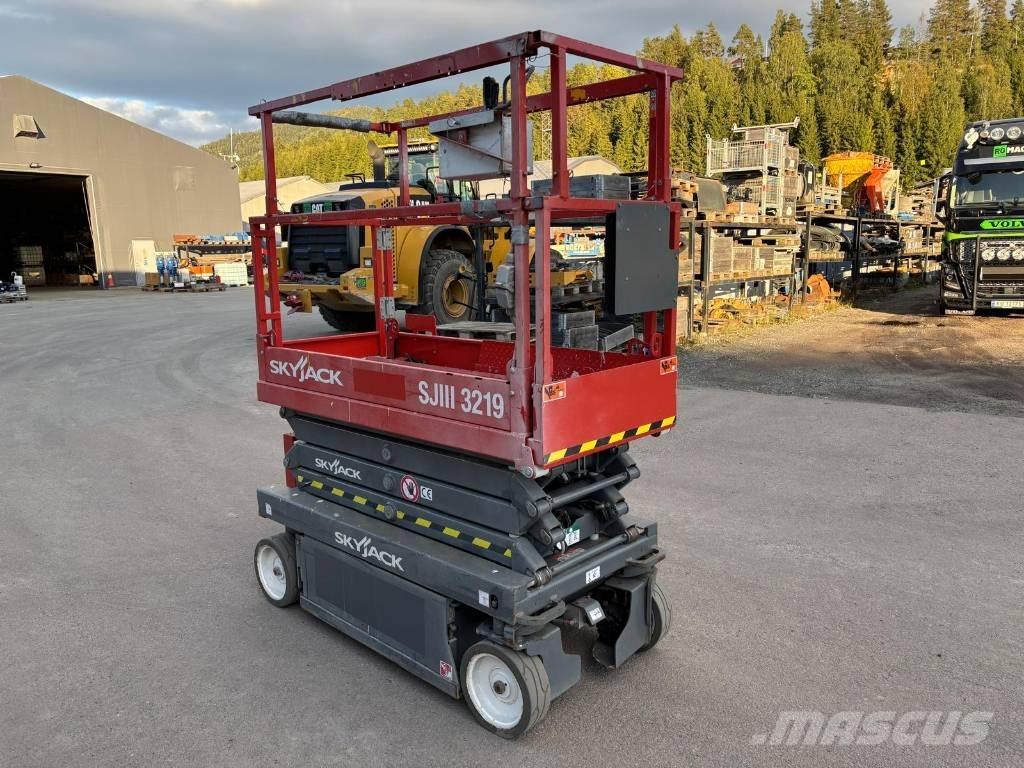 SkyJack SJ III 3219 Makasli platformlar