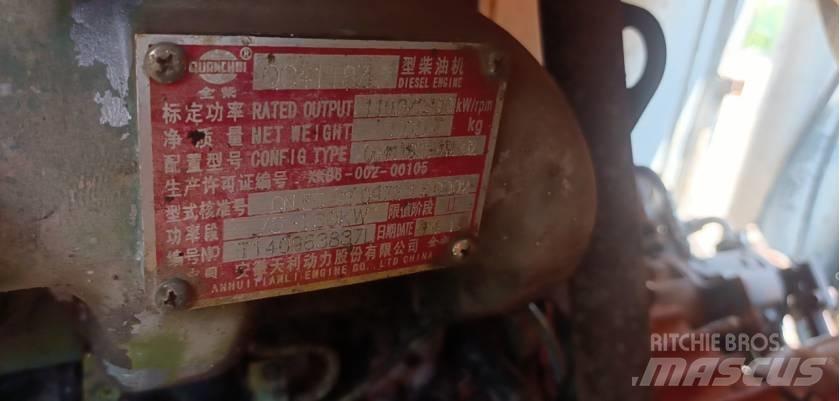  国产 滑模摊铺机 Diger yol bakim makinalari