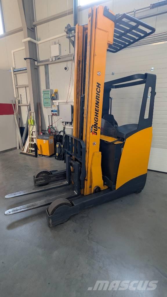Jungheinrich ETV 325 Reach truck - depo içi istif araçları