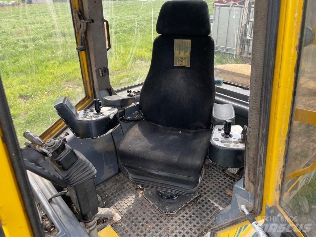 HSM 208 F Tomruk yükleyici traktörler