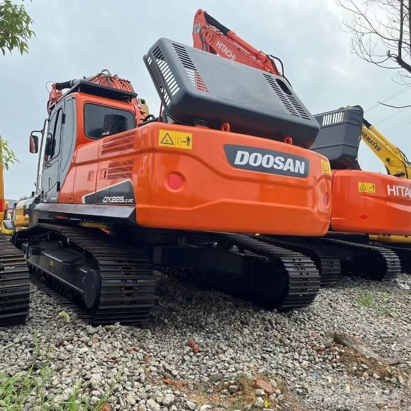 Doosan DX 225 Paletli ekskavatörler