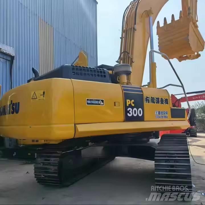 Komatsu PC300 Paletli ekskavatörler