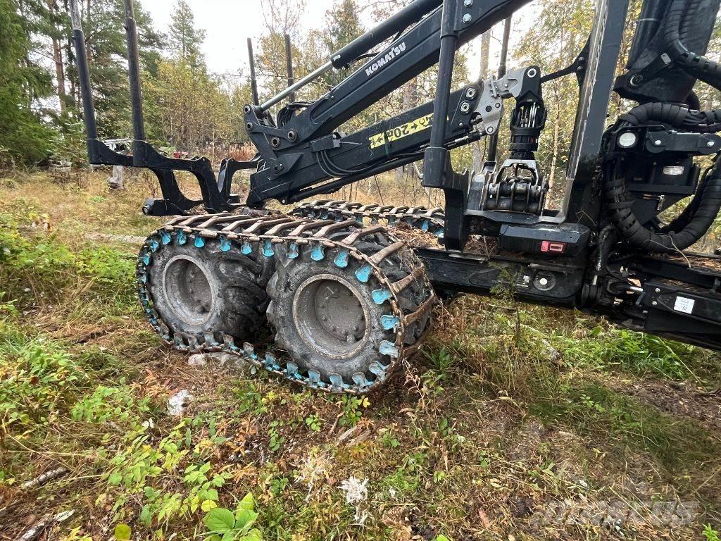 Komatsu 835 Tomruk yükleyici traktörler