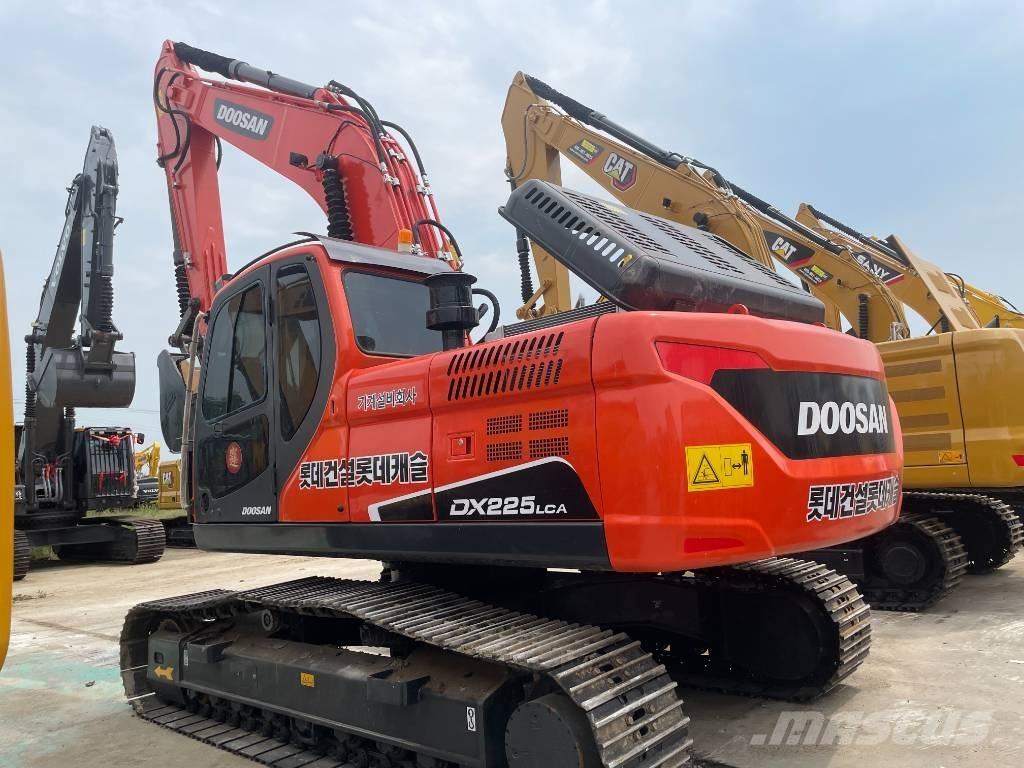 Doosan DX 225 LCA Paletli ekskavatörler