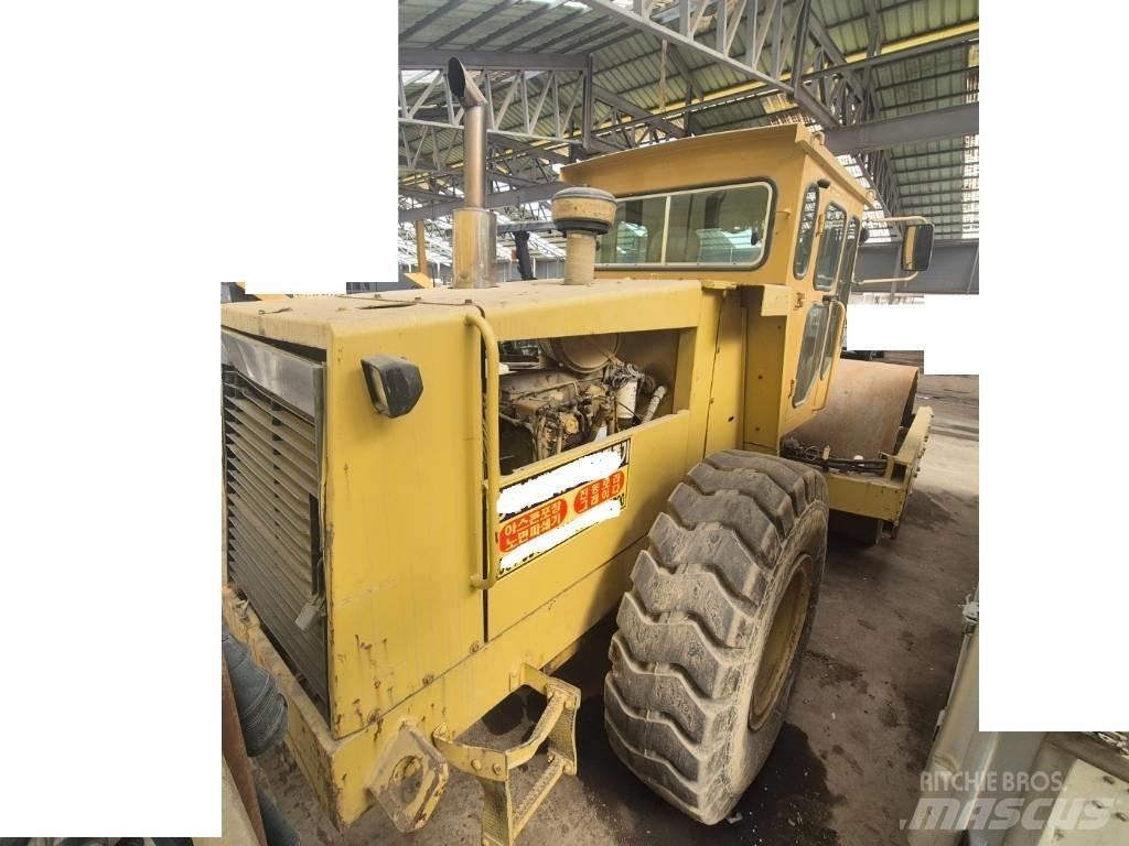 CAT CS 563 Çift tamburlu silindirler