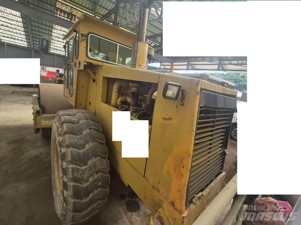 CAT CS 563 Çift tamburlu silindirler