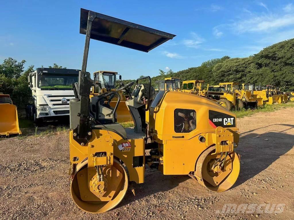 CAT CB 24 B Çift tamburlu silindirler