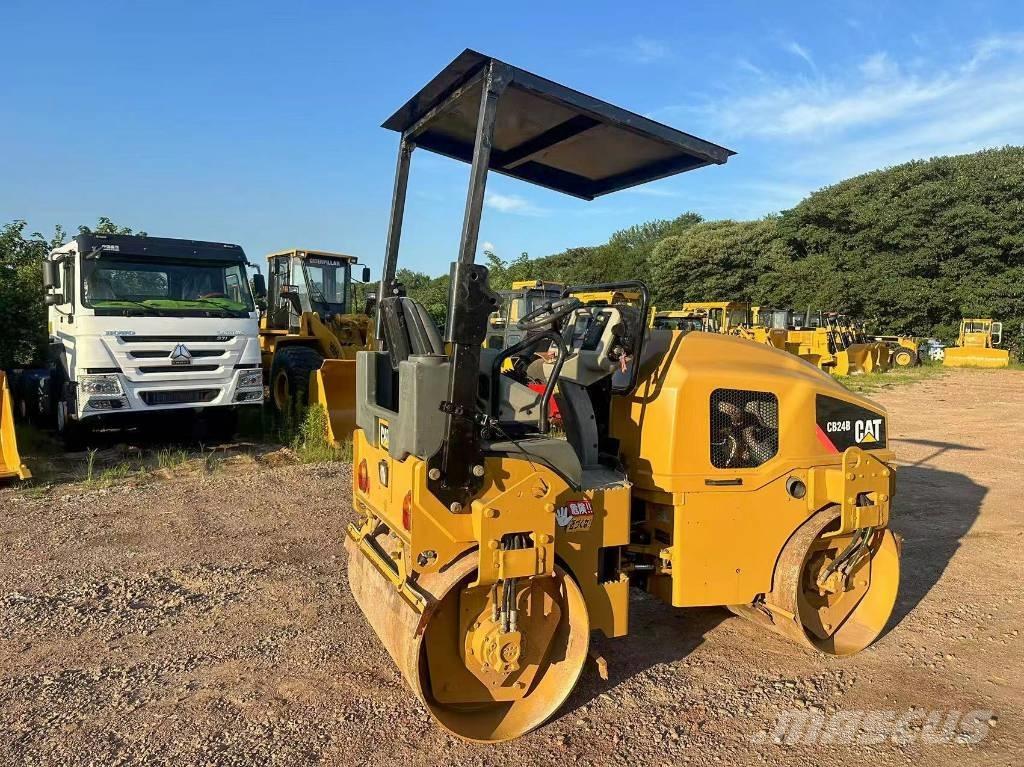 CAT CB 24 B Çift tamburlu silindirler