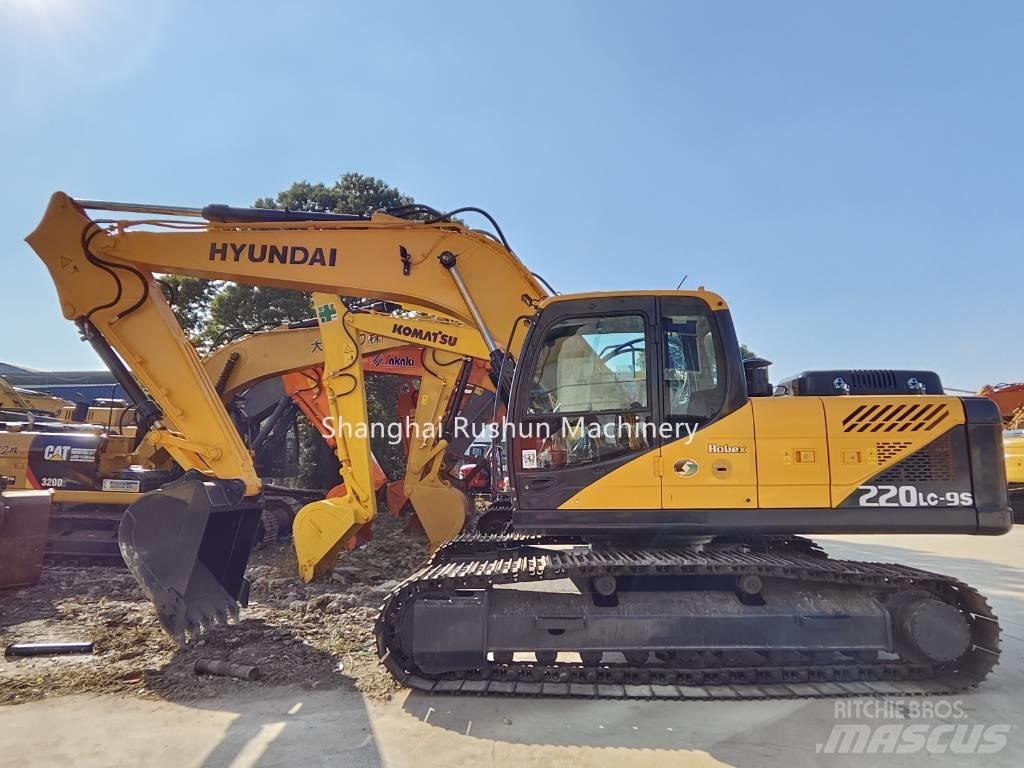 Hyundai 220 Paletli ekskavatörler