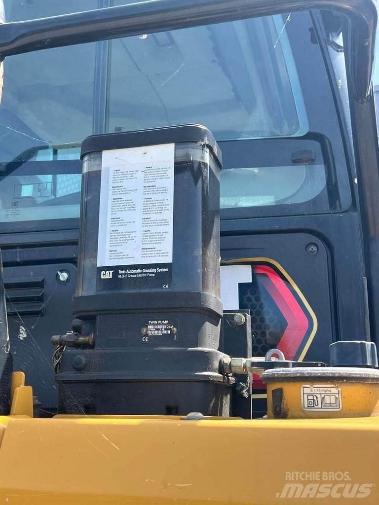 CAT 730 Yol disi kaya kamyonu