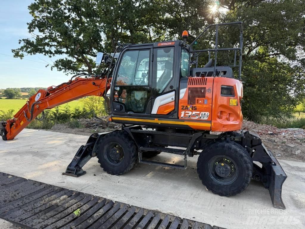 Hitachi ZX 135 W-7 Lastik tekerli ekskavatörler
