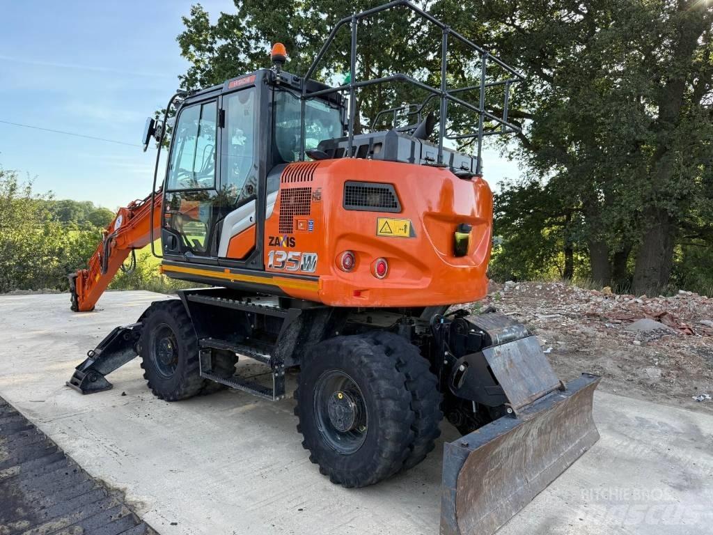 Hitachi ZX 135 W-7 Lastik tekerli ekskavatörler