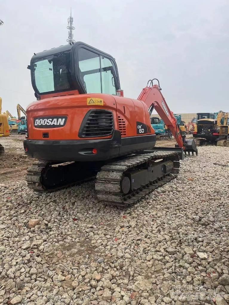 Doosan DX60 Mini ekskavatörler, 7 tona dek