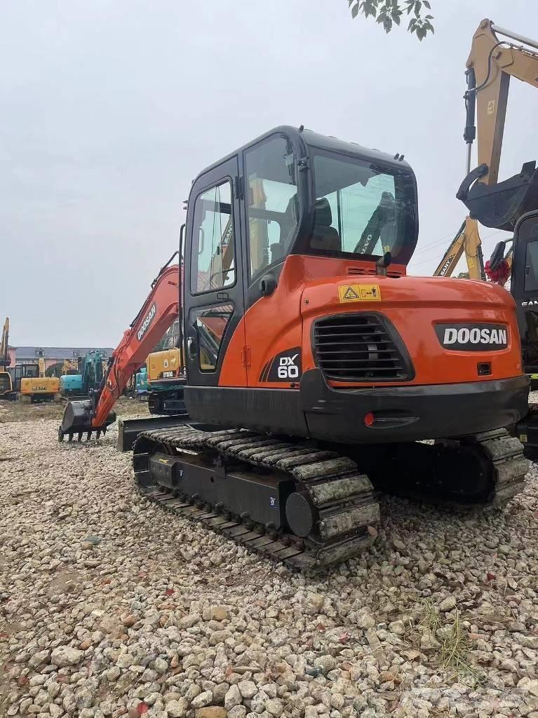 Doosan DX60 Mini ekskavatörler, 7 tona dek