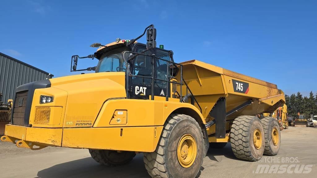 CAT 745 Belden kirma kaya kamyonu
