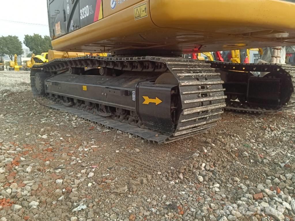 CAT 323 D Paletli ekskavatörler