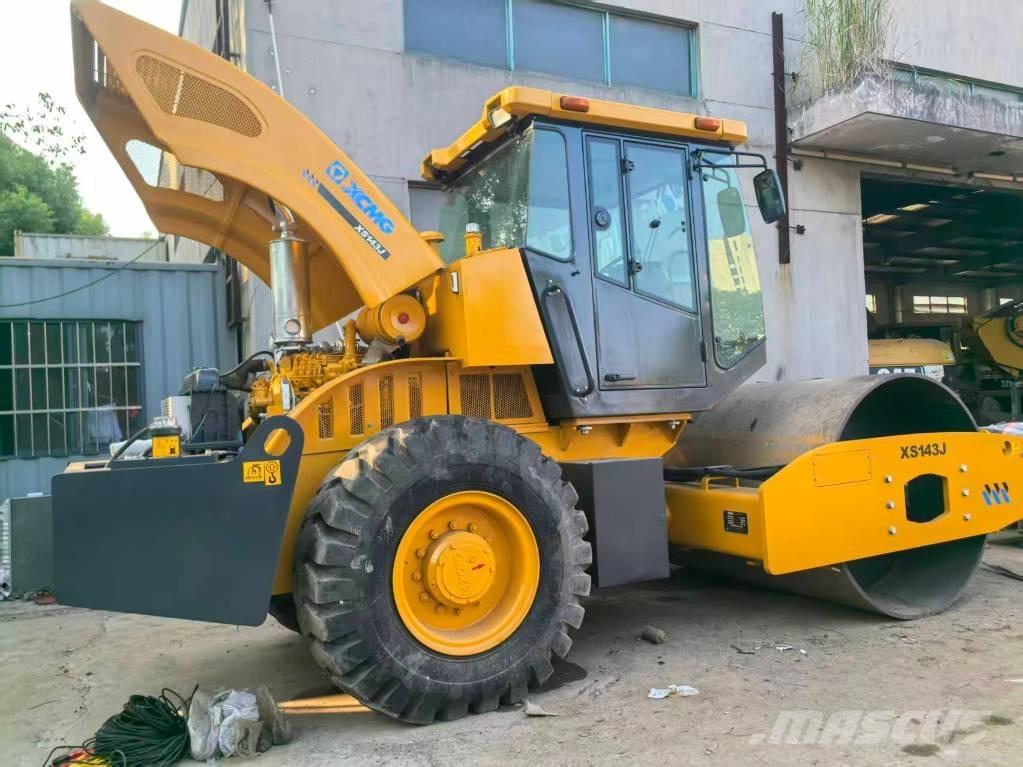 XCMG 142J Tek tamburlu silindirler