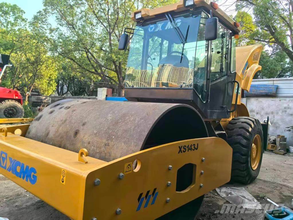 XCMG 142J Tek tamburlu silindirler