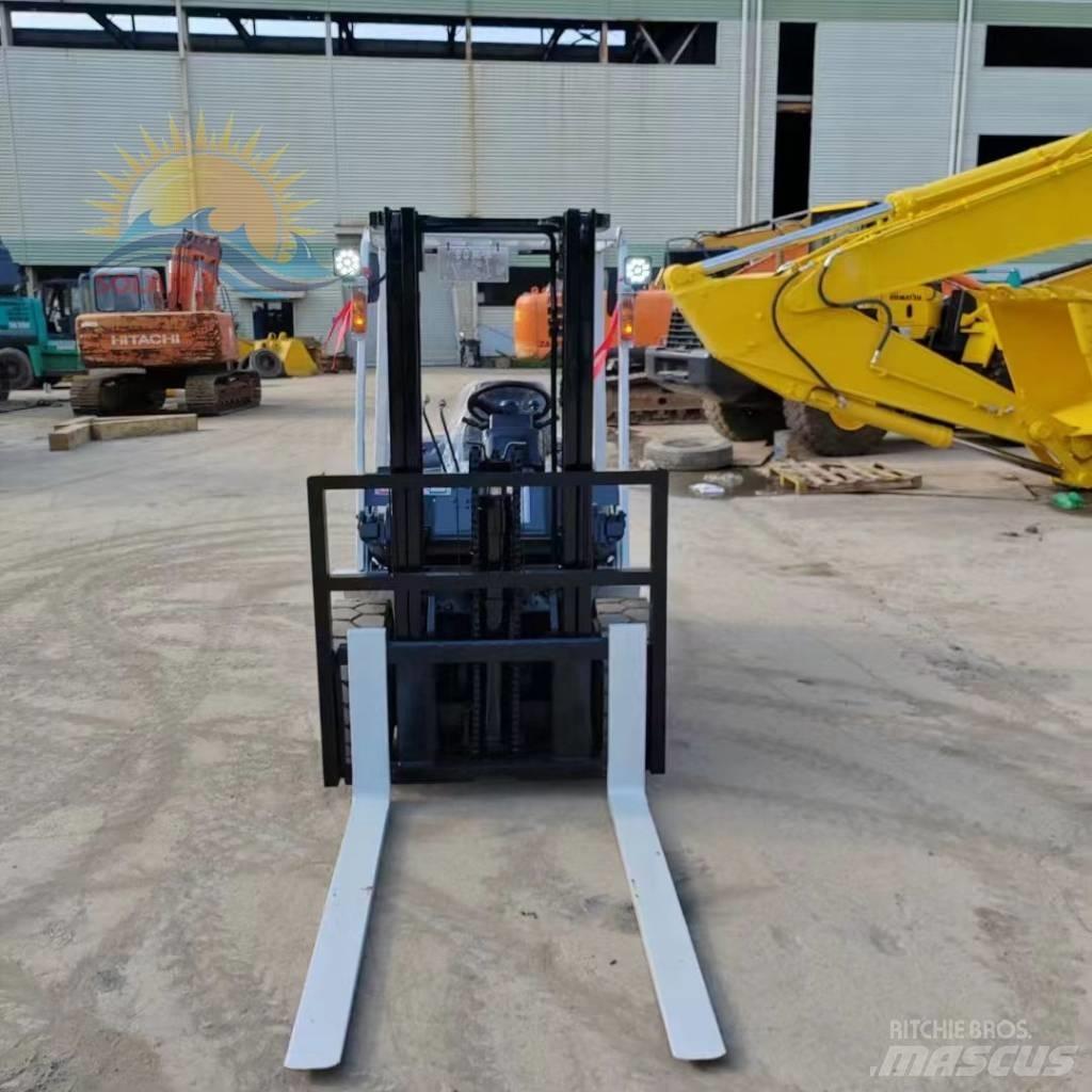 TCM FD30 Reach truck - depo içi istif araçları