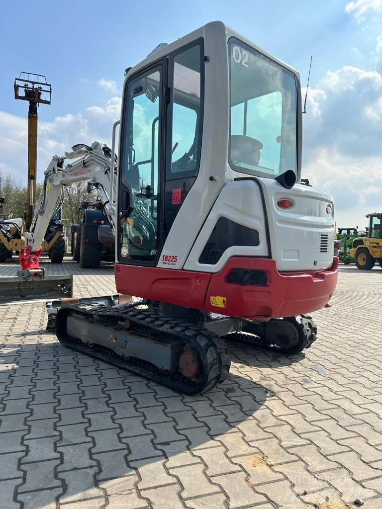 Takeuchi TB 225 Mini ekskavatörler, 7 tona dek
