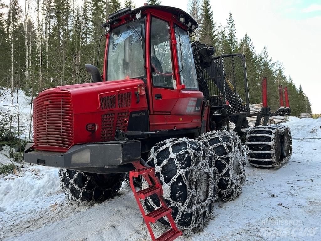 Komatsu 845 Tomruk yükleyici traktörler