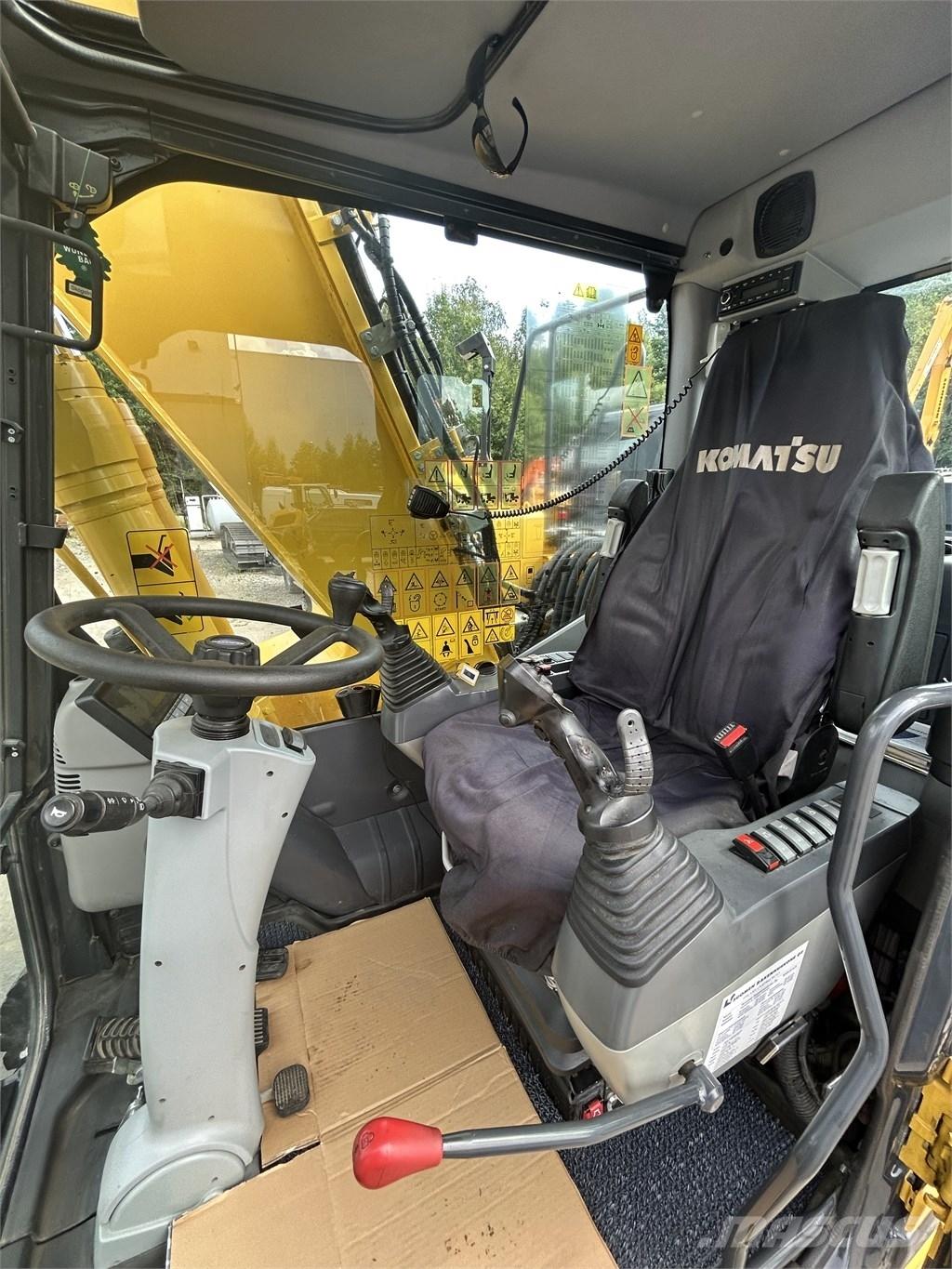Komatsu PW 180-11 Lastik tekerli ekskavatörler