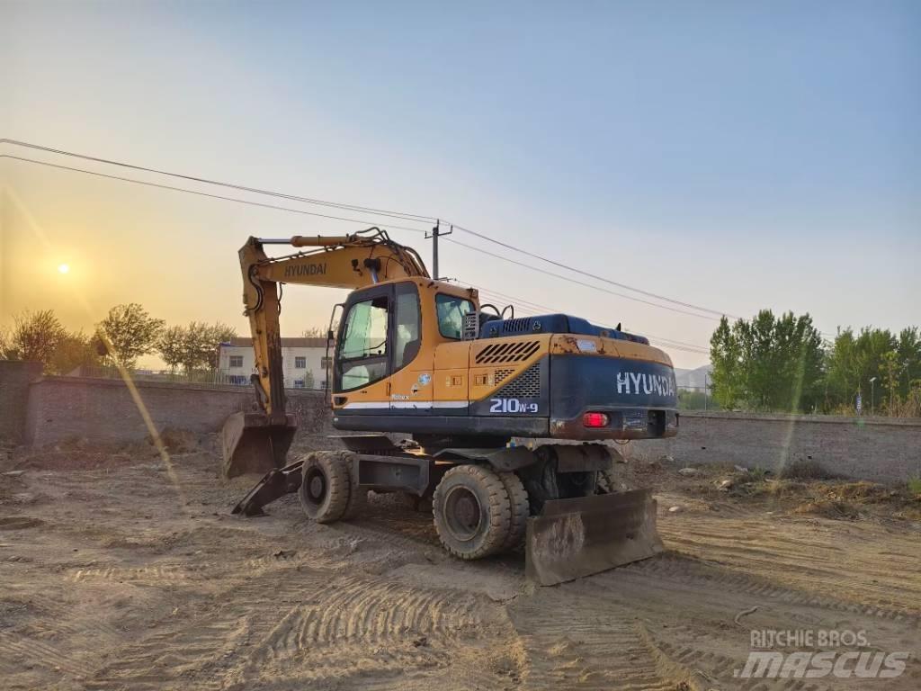 Hyundai R210W-9 Lastik tekerli ekskavatörler