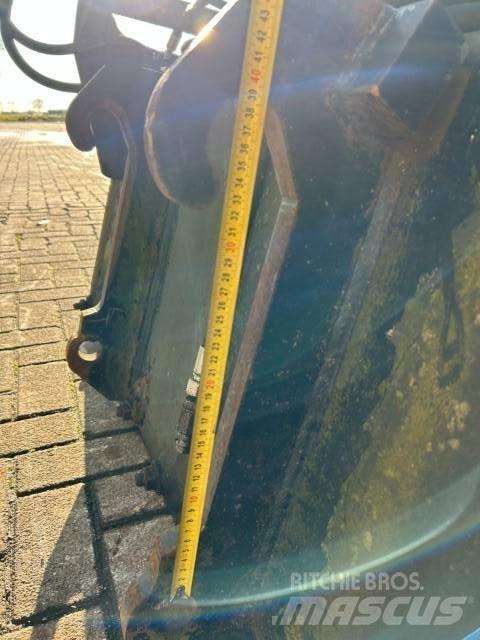 JCB Pelikan bak Kovalar