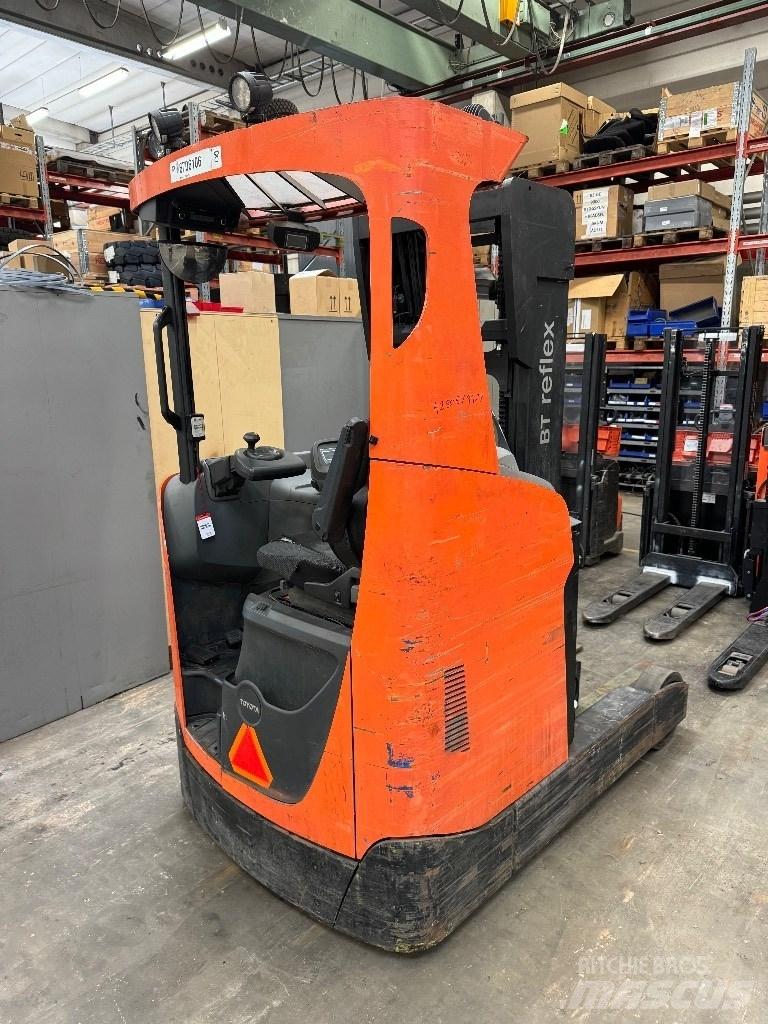 Toyota RRE200H Reach truck - depo içi istif araçları
