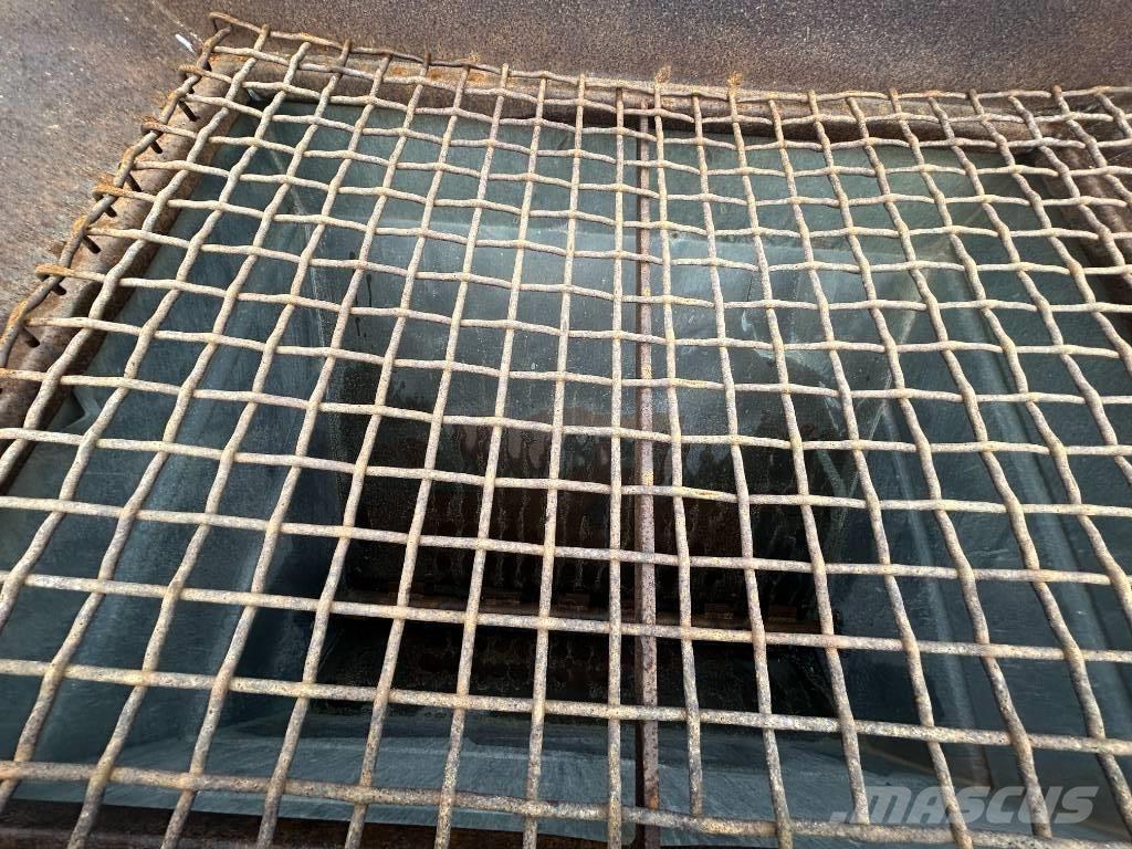 Salo 1600 Kum ve tuz serpiciler